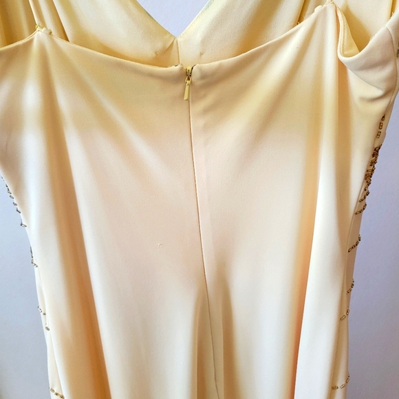 De Laru yellow high low gown with bead detail size 9 juniors - Picture 4 of 4